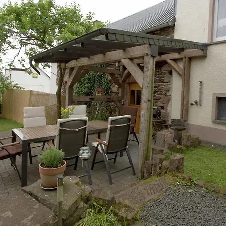 Holiday home Comfortable With Garden Manderscheid