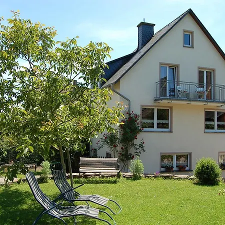 Holiday home Comfortable With Garden Manderscheid